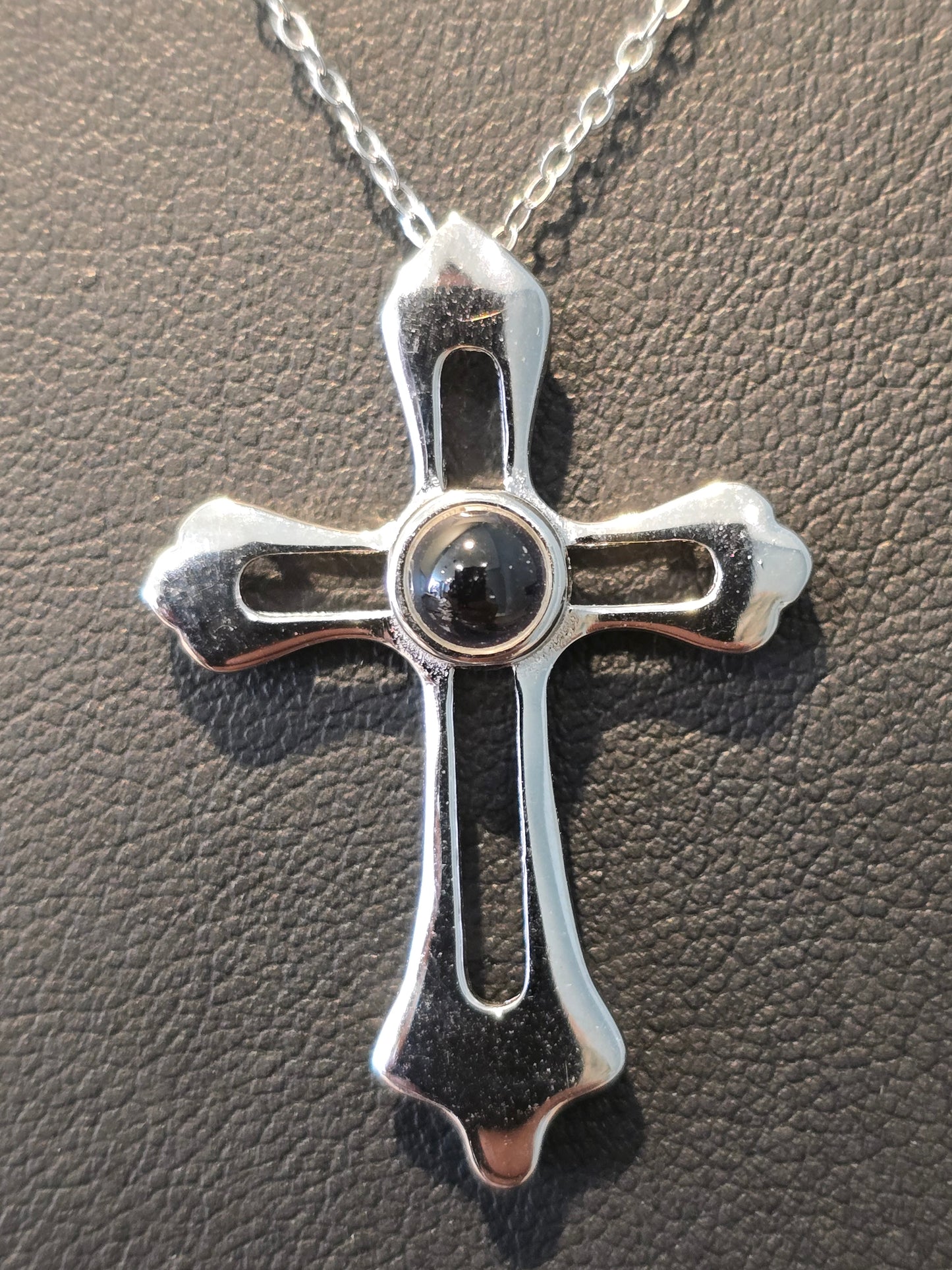 Κολιέ από κλασσικό ασημένιο σταυρό