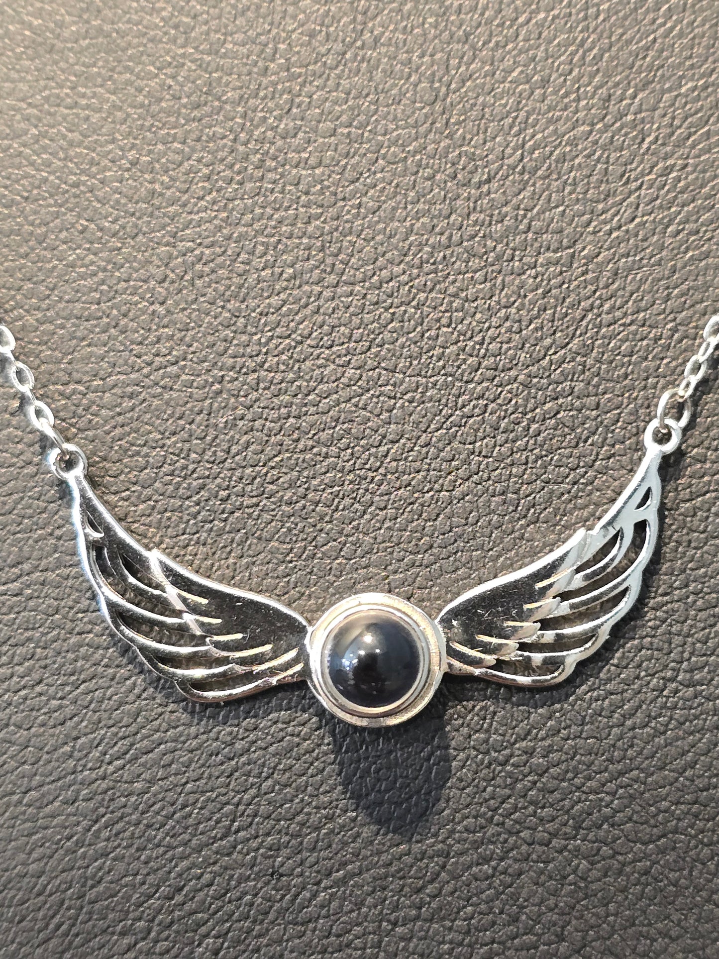 Κολιέ από ασημένια μεγαλοπρεπή φτερά