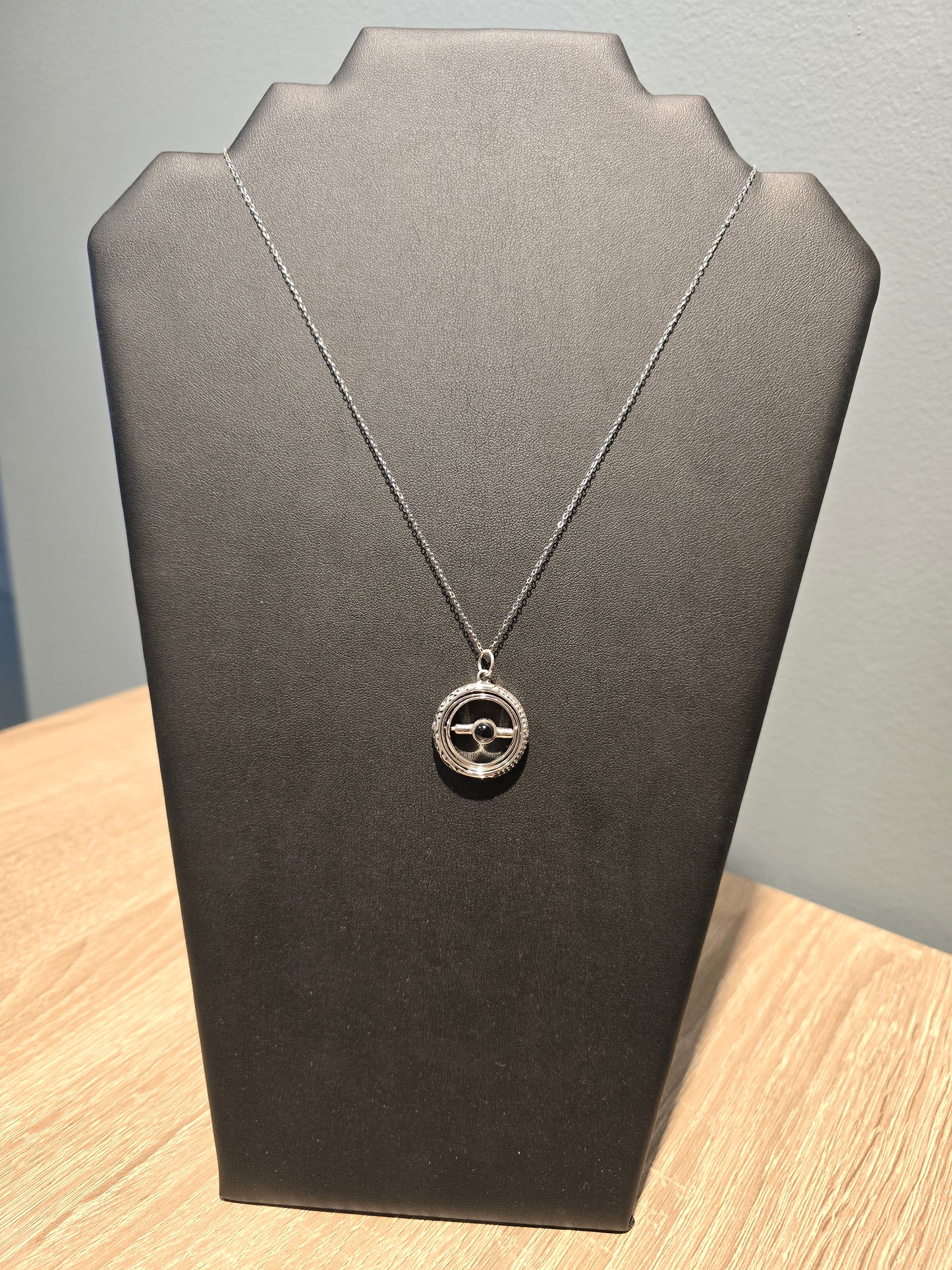 Ασημένιο κολιέ με γυροσκόπιο εξαιρετικής τεχνοτροπίας με πέτρα προβολής εικόνας